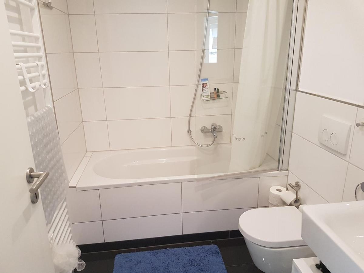 Zimmer Mit Eigenem Bad In Maerchenstadt! Heidelberg Buitenkant foto